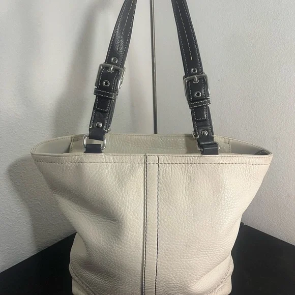 Coach White and Black Leather Tote Bag F13089 - Picture 2 of 7